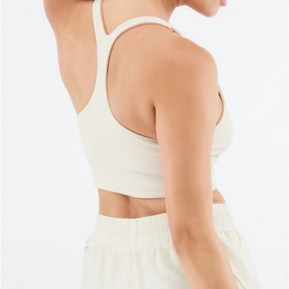 Fabletics On the Run 4-Piece Outfit - Picture 5 of 15